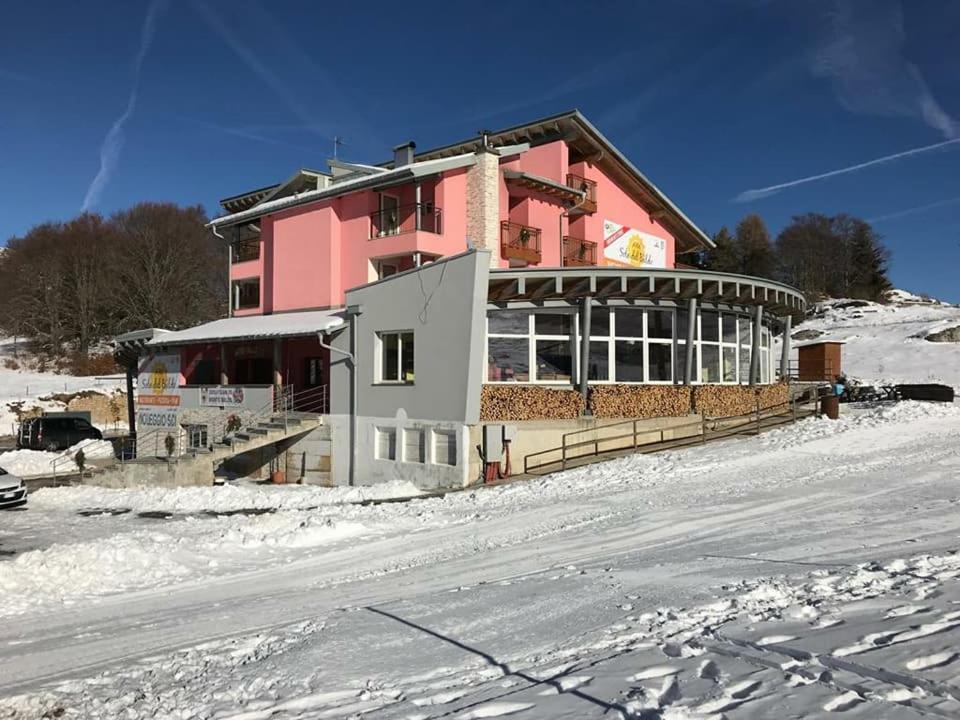 Hotel Sole Del Baldo Брентонико Экстерьер фото