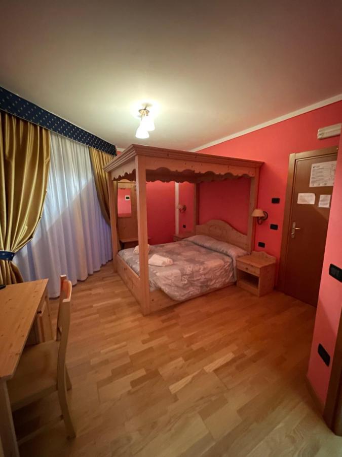 Hotel Sole Del Baldo Брентонико Экстерьер фото
