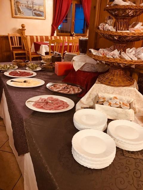 Hotel Sole Del Baldo Брентонико Экстерьер фото