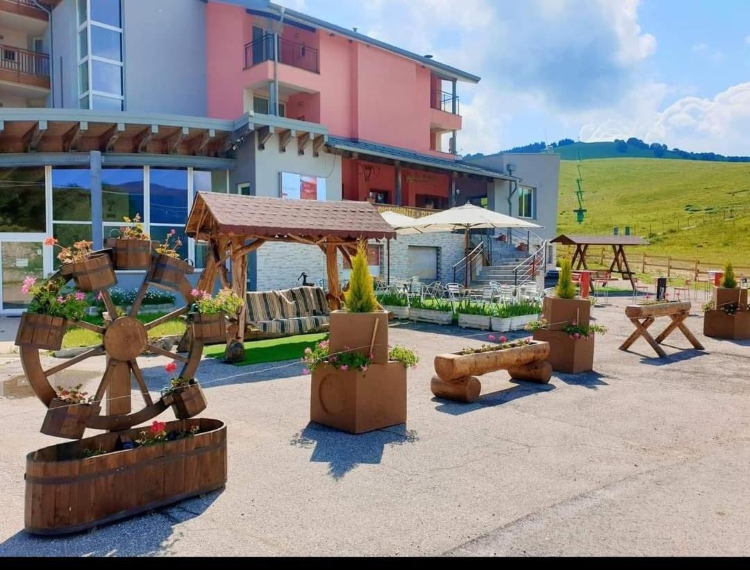 Hotel Sole Del Baldo Брентонико Экстерьер фото